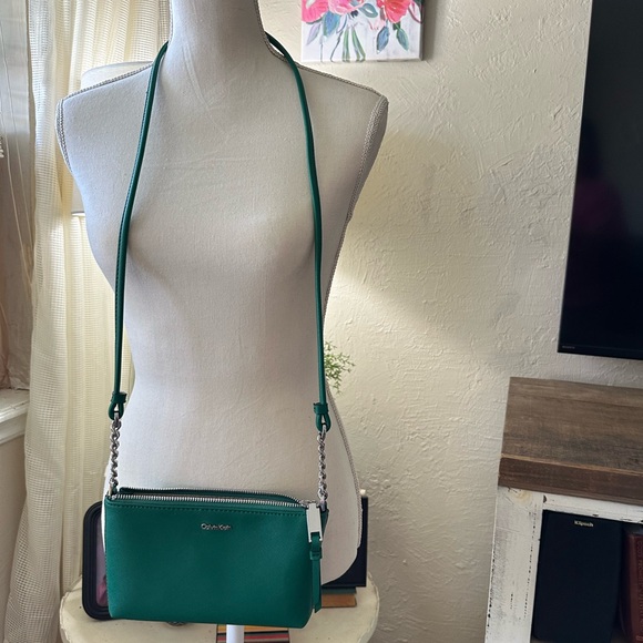 Calvin Klein crossbody purse - Picture 5 of 13